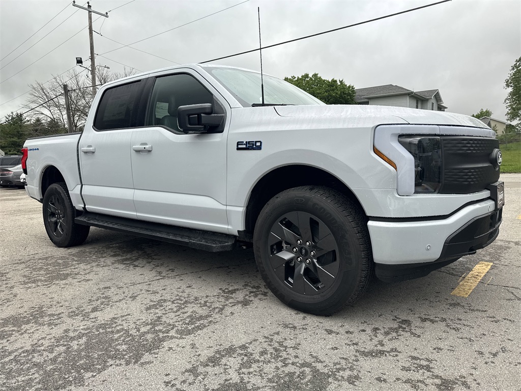 2025 Ford F-150 Lightning photo 3