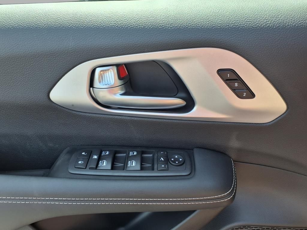 2026 Chrysler Pacifica Limited photo 14