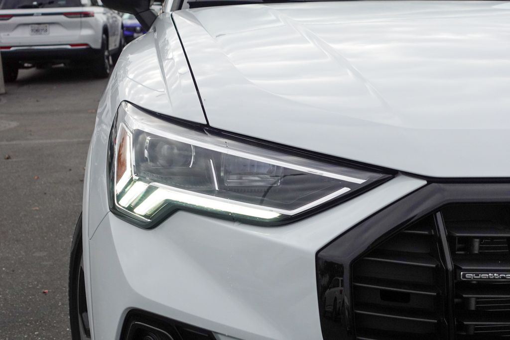 2025 Audi Q3 S line Premium Plus photo 4