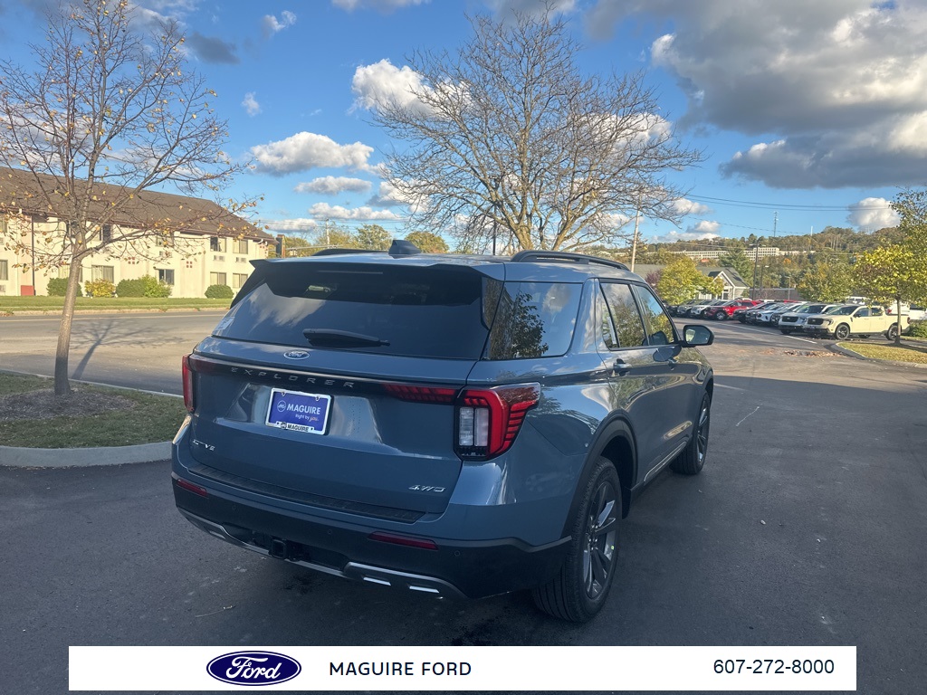 2025 Ford Explorer photo 3