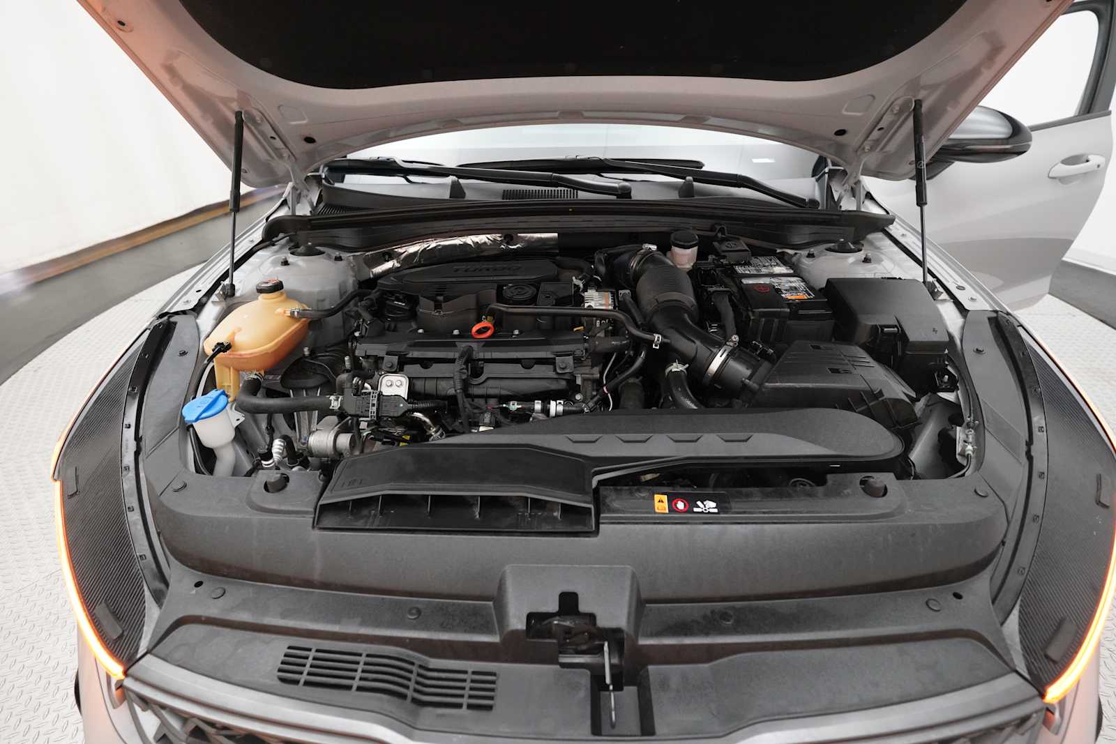 2024 Kia K5 GT-Line photo 2