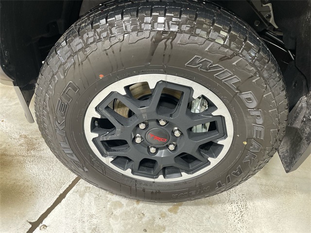 2025 Toyota Tacoma TRD Off-Road photo 3