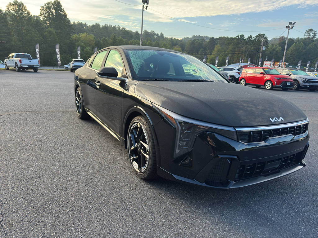 2025 Kia K4 GT-Line photo 3