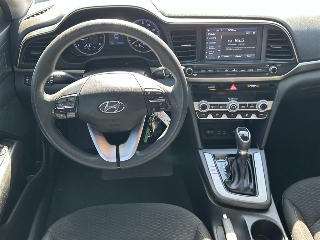 2020 Hyundai Elantra SEL photo 17
