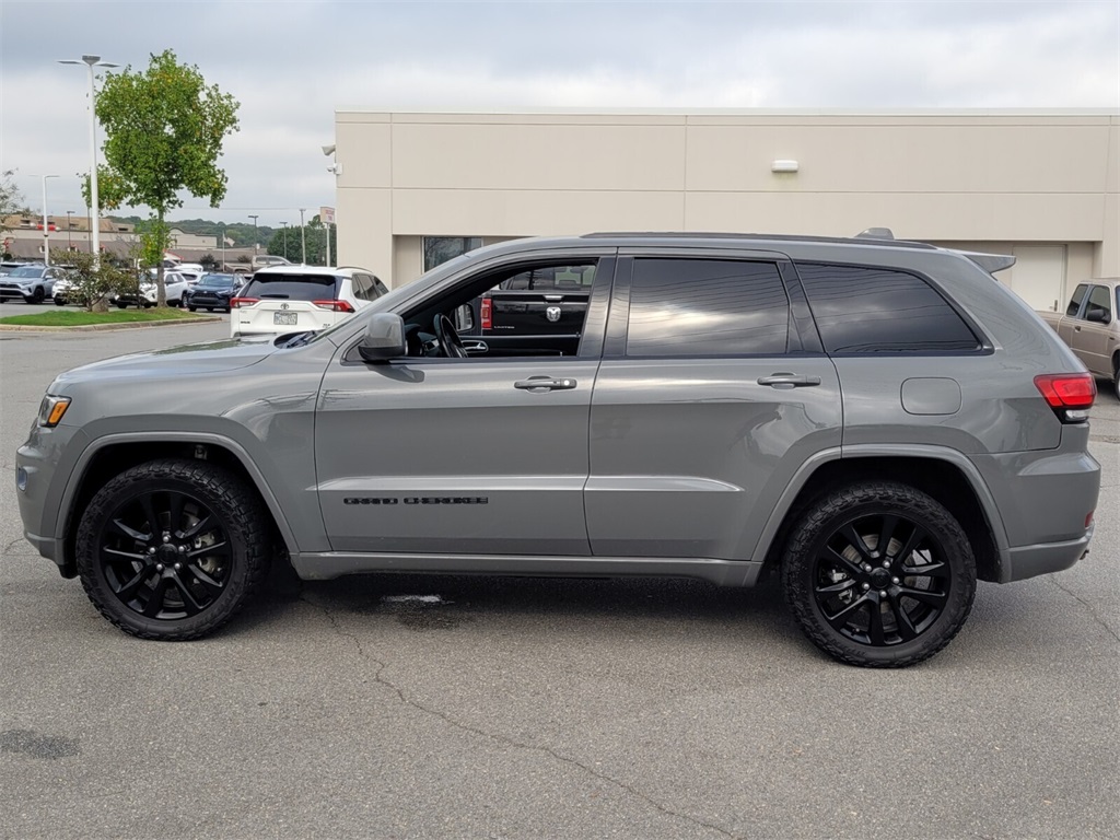 2020 Jeep Grand Cherokee Altitude photo 3