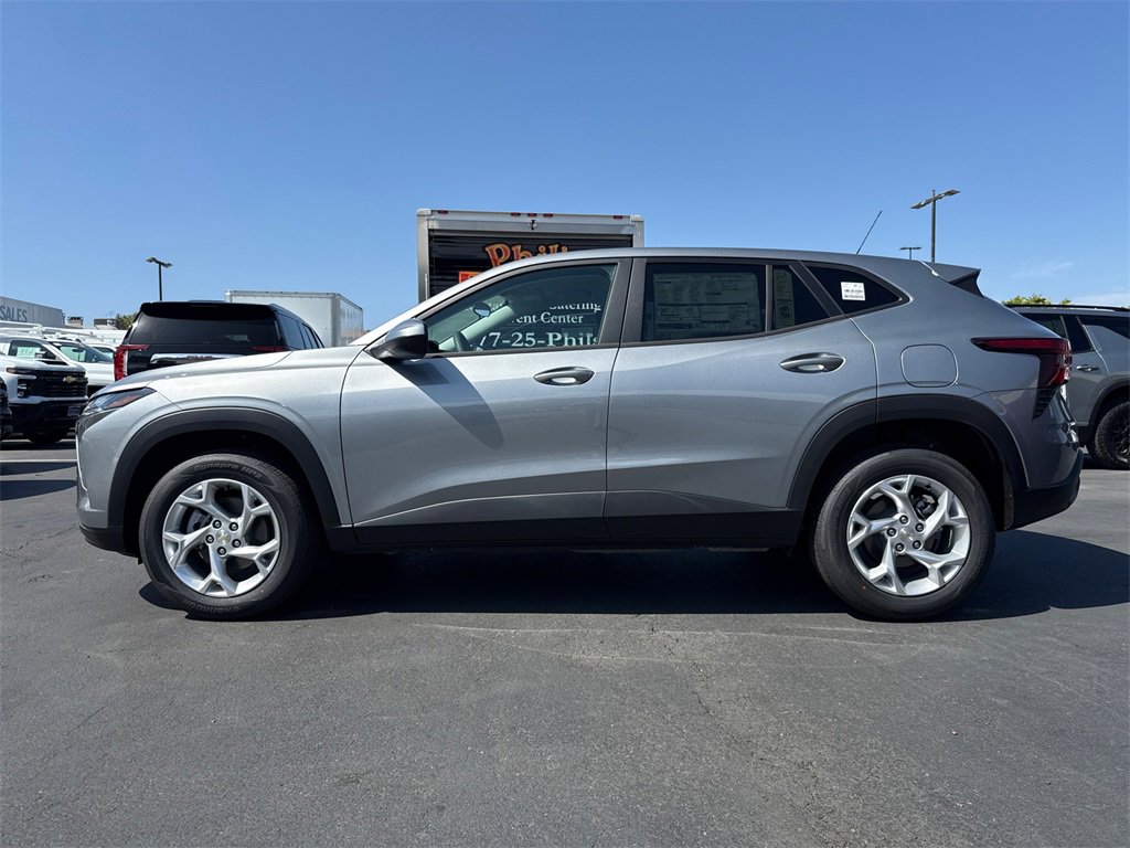 2026 Chevrolet Trax LS photo 2
