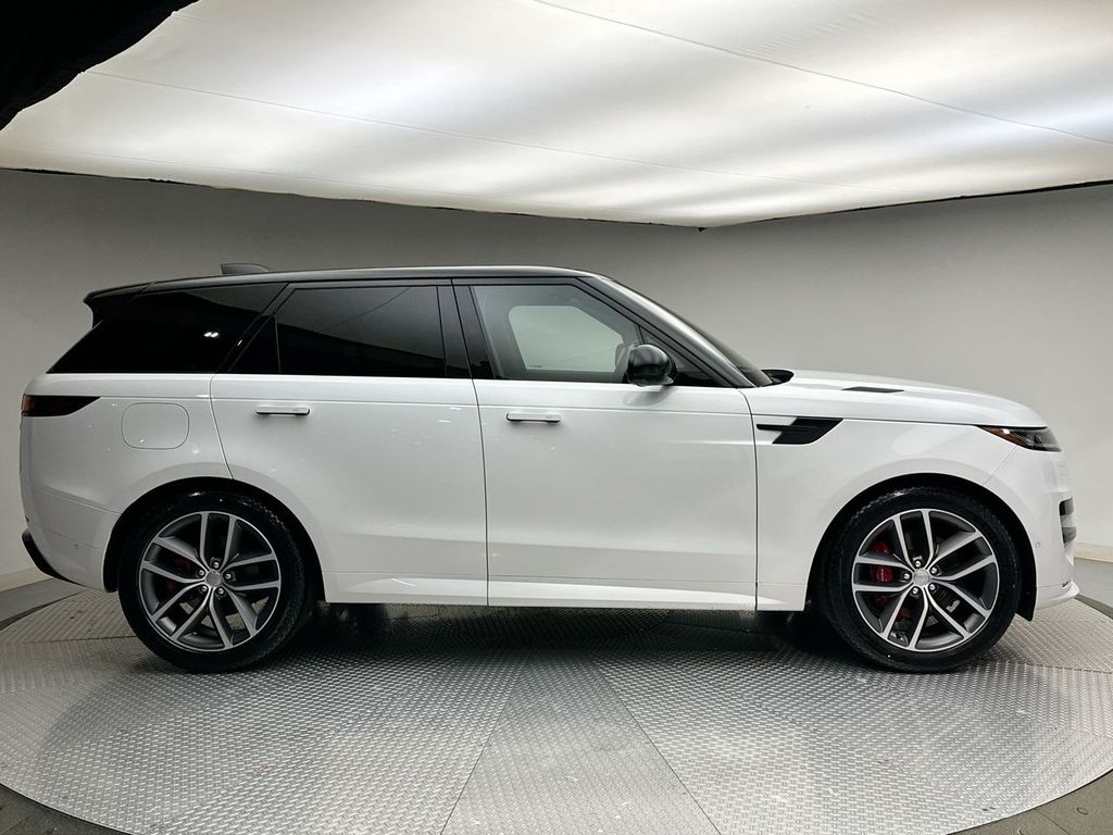 2023 Land Rover Range Rover Sport SE photo 4