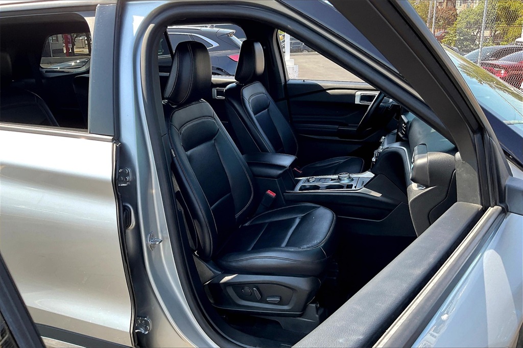 2020 Ford Explorer XLT photo 6