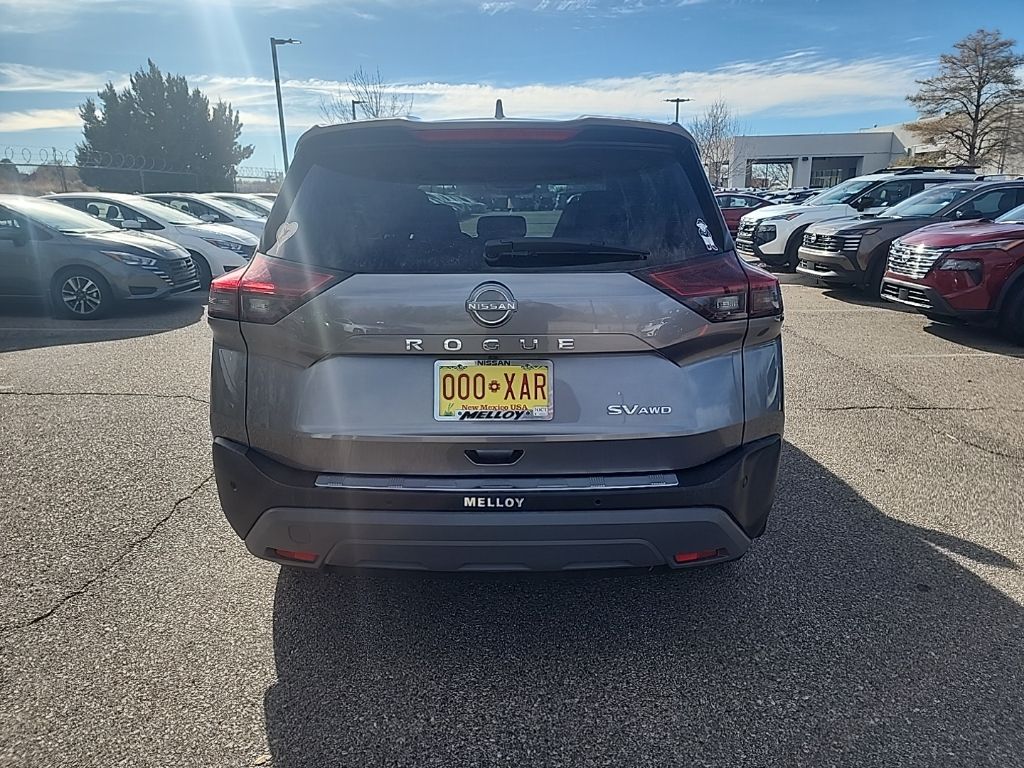 2022 Nissan Rogue SV photo 3
