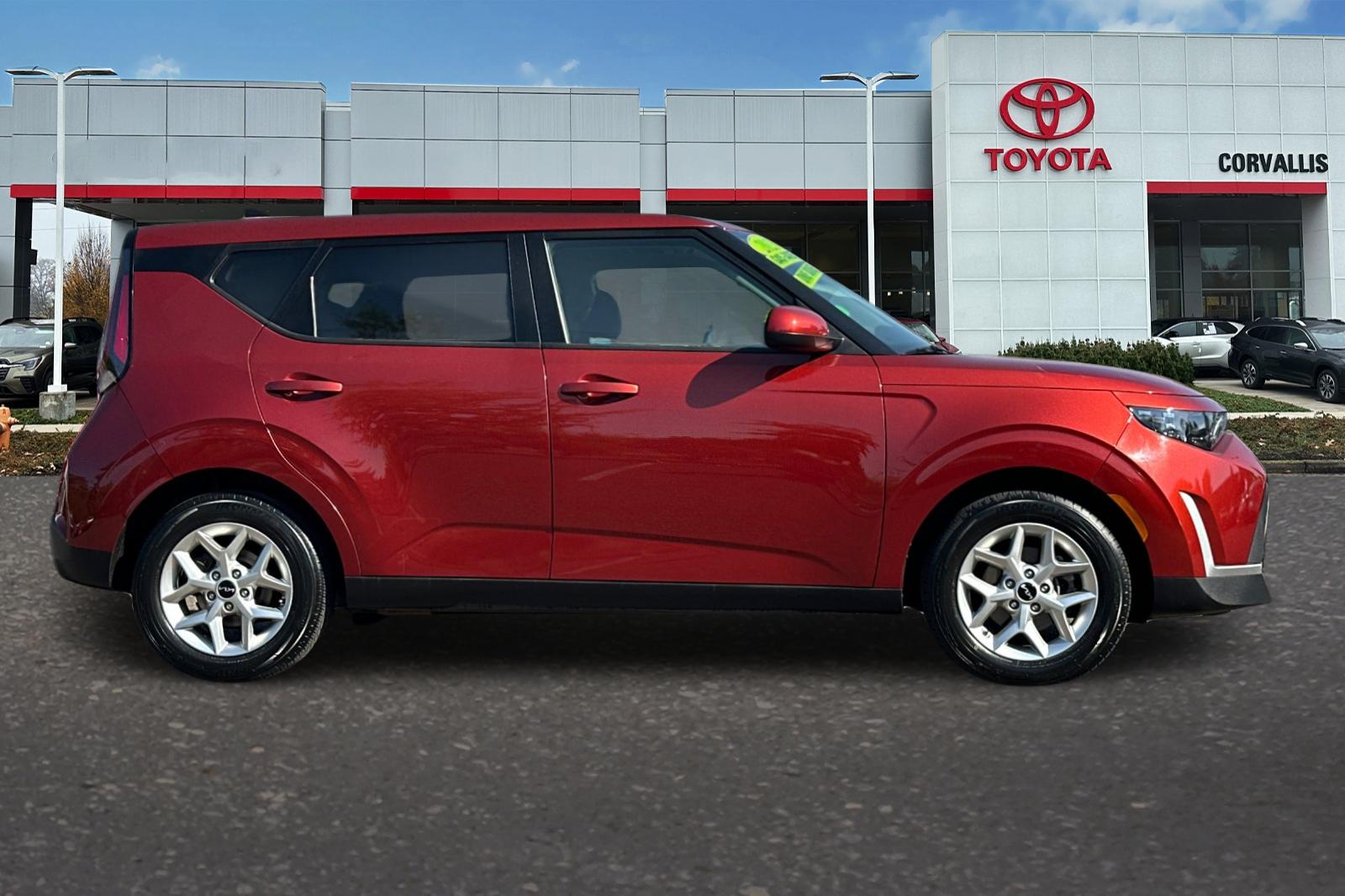 2023 Kia Soul LX photo 2