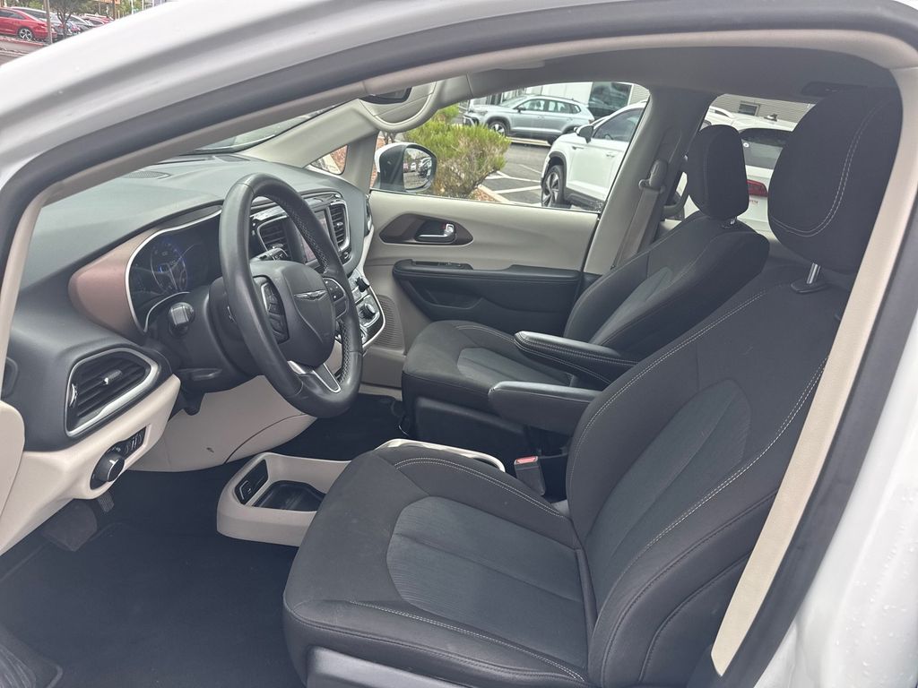 2023 Chrysler Voyager LX photo 21