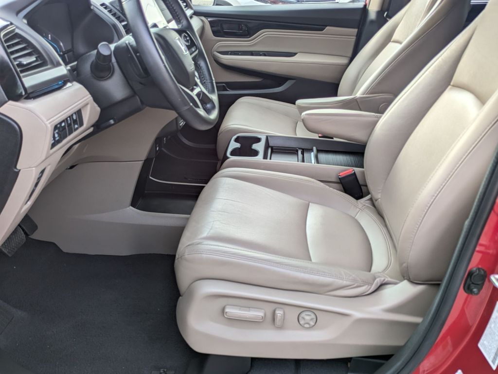 2022 Honda Odyssey Touring photo 7
