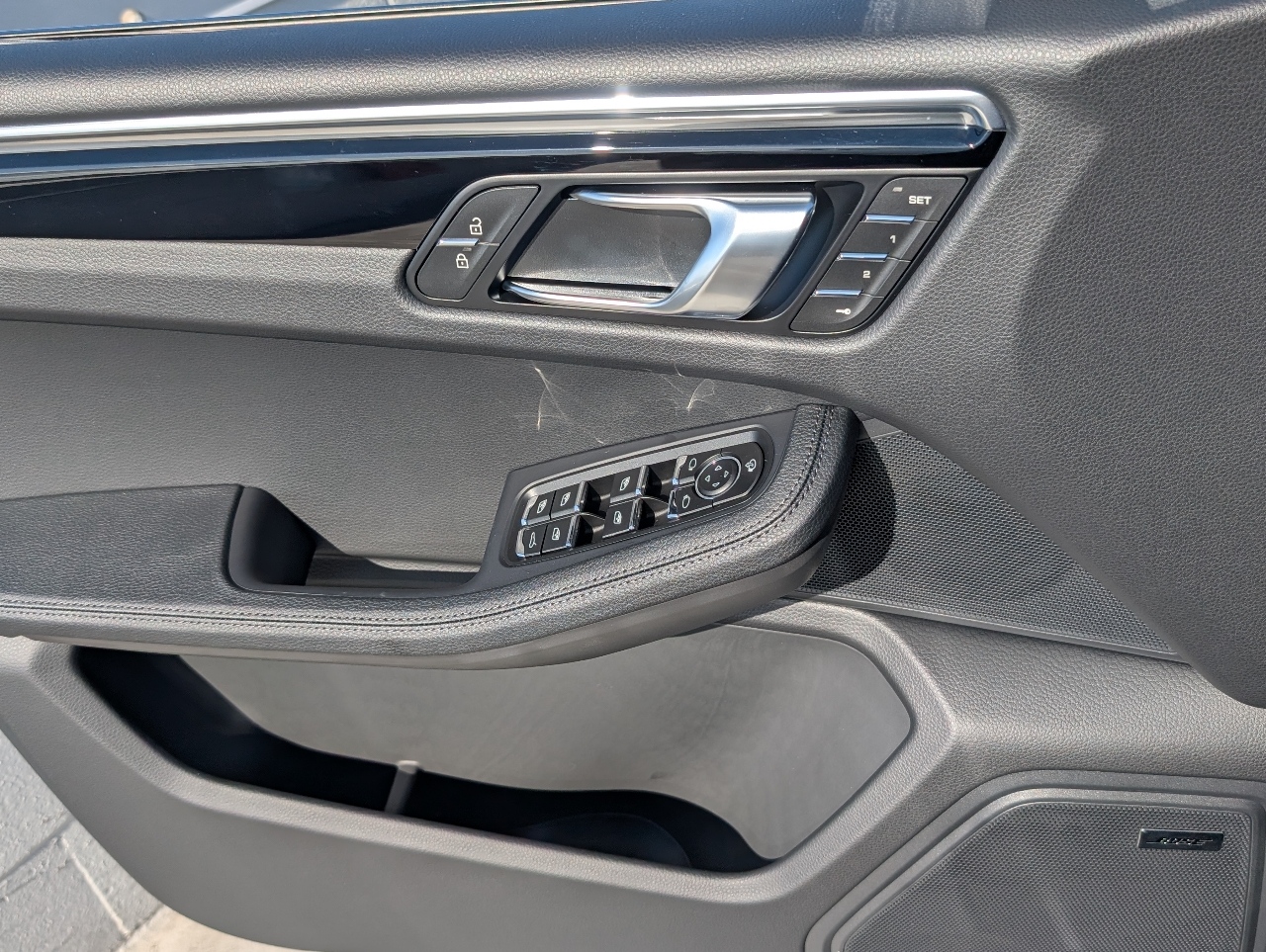 2026 Porsche Macan T photo 18