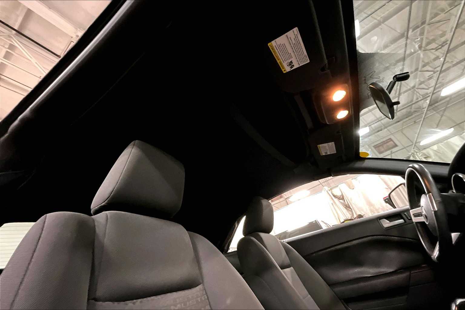 2006 Ford Mustang Convertible photo 13