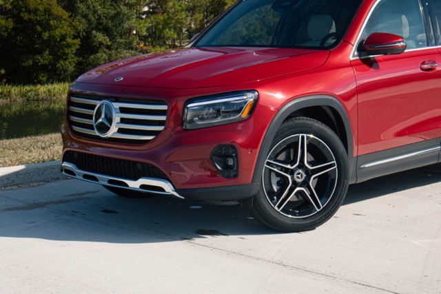 2026 Mercedes Benz GLB 250 photo 2