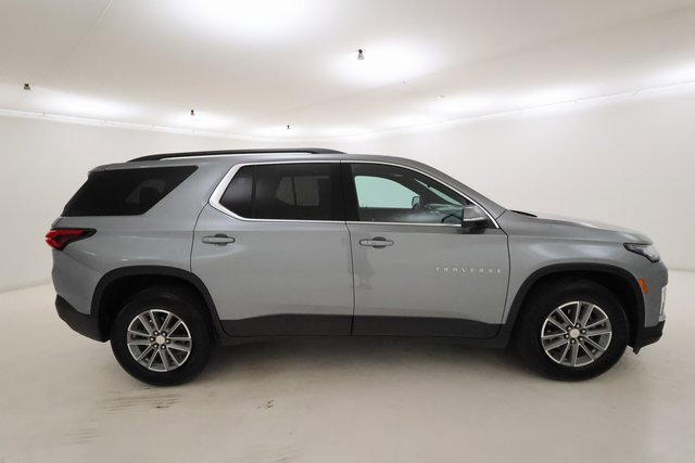 2023 Chevrolet Traverse photo 2