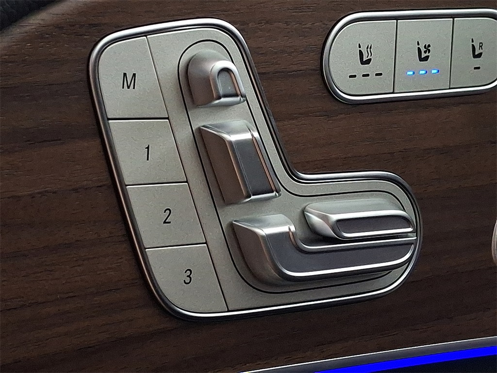 2025 Mercedes Benz GLS 450 4MATIC photo 17