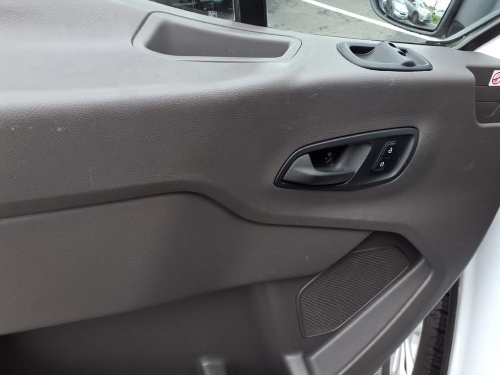 2020 Ford Transit Passenger XLT photo 17