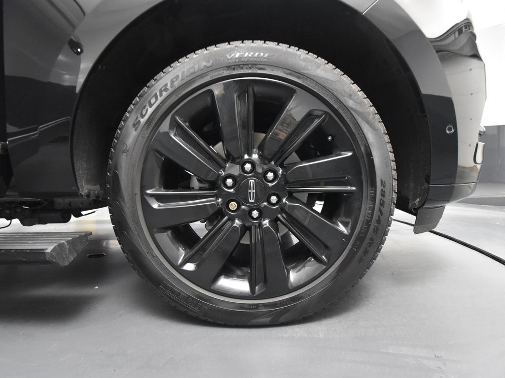 2024 Lincoln Navigator Reserve Luxury Monochromatic photo 12