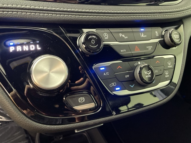2025 Chrysler Pacifica photo 30