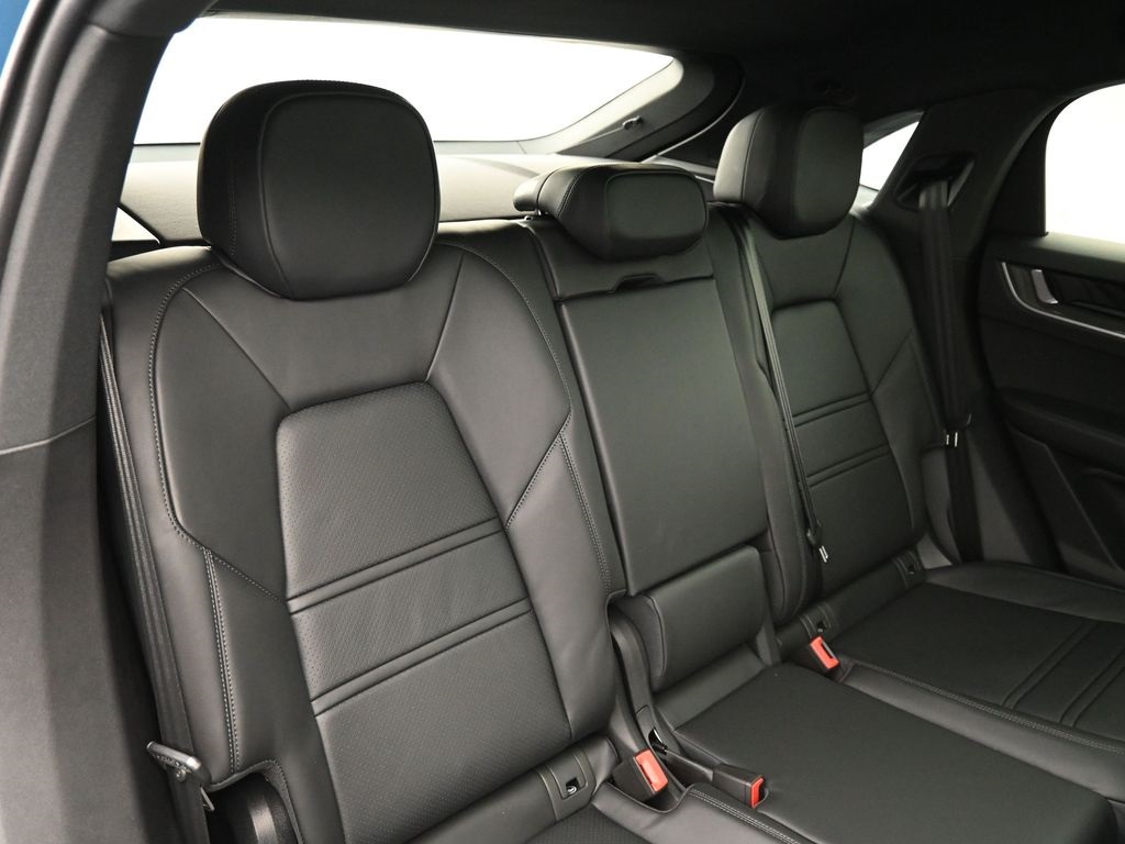 2026 Porsche Cayenne Coupe photo 9