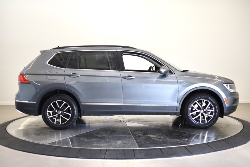 2021 Volkswagen Tiguan SE photo 2