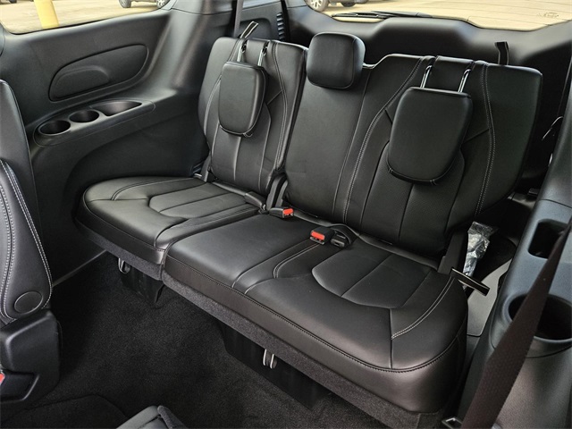 2025 Chrysler Pacifica photo 11