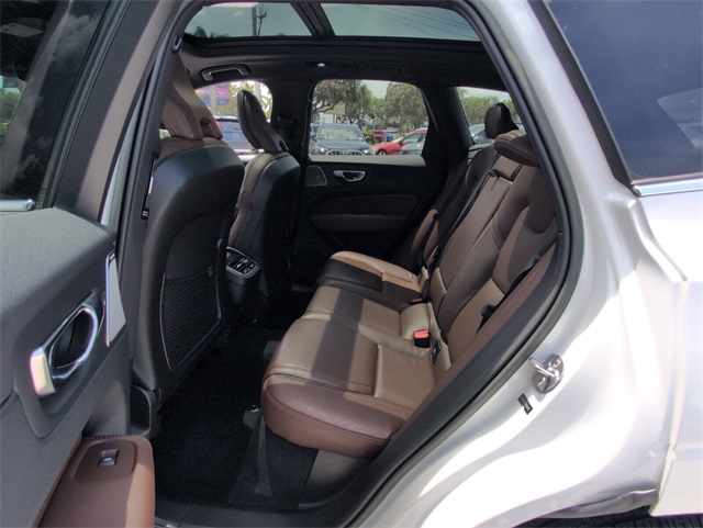 2023 Volvo XC60 B5 Ultimate photo 7