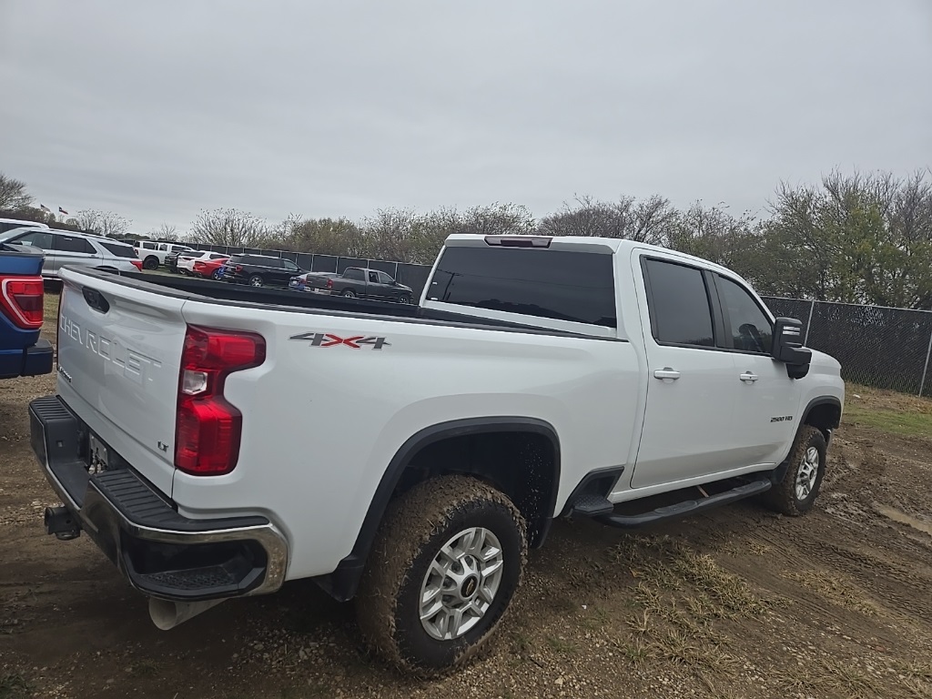 2022 Chevrolet Silverado 2500HD LT photo 3