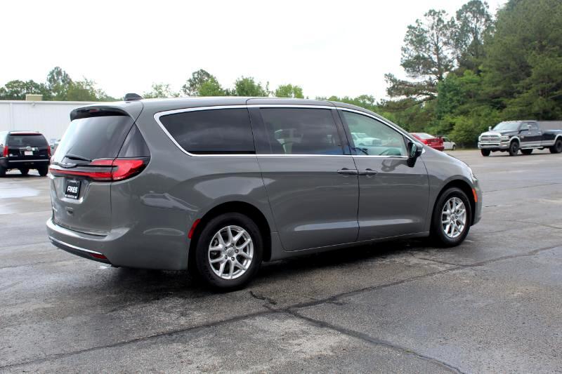 2023 Chrysler Pacifica Touring L photo 6