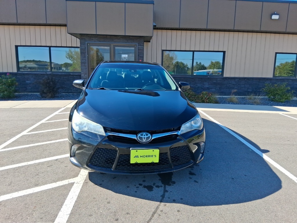 2016 Toyota Camry XSE photo 2