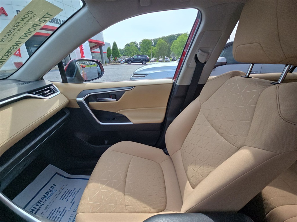 2022 Toyota RAV4 XLE photo 11