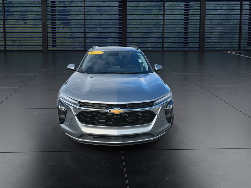 2024 Chevrolet Trax LT photo 2