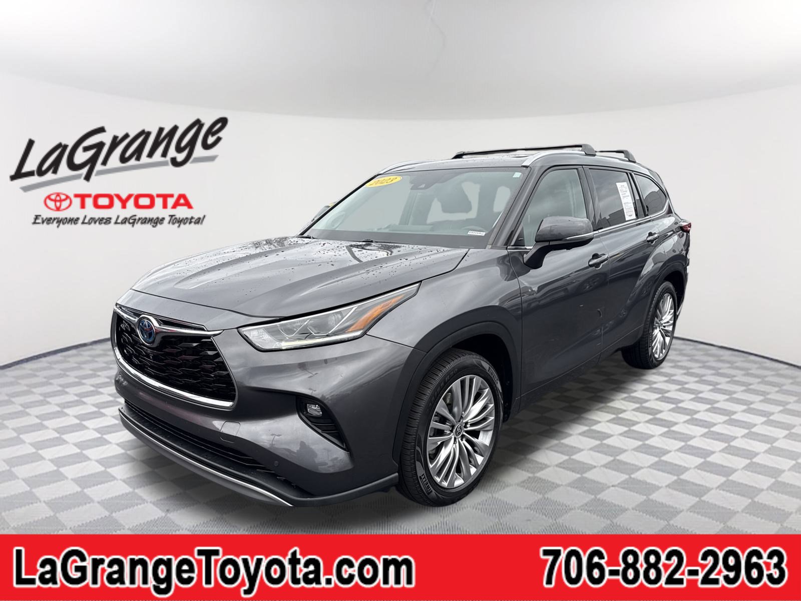 2023 Toyota Highlander Platinum's photo