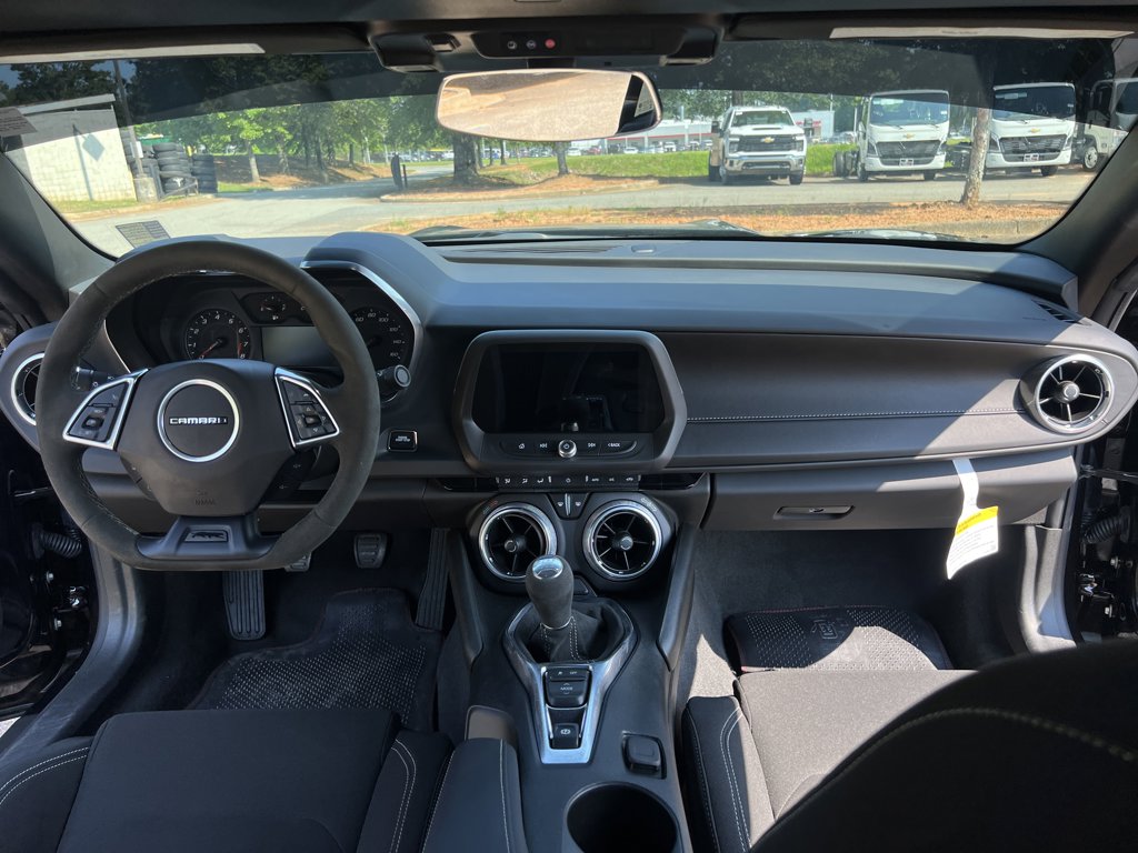 2024 Chevrolet Camaro 1LT photo 10