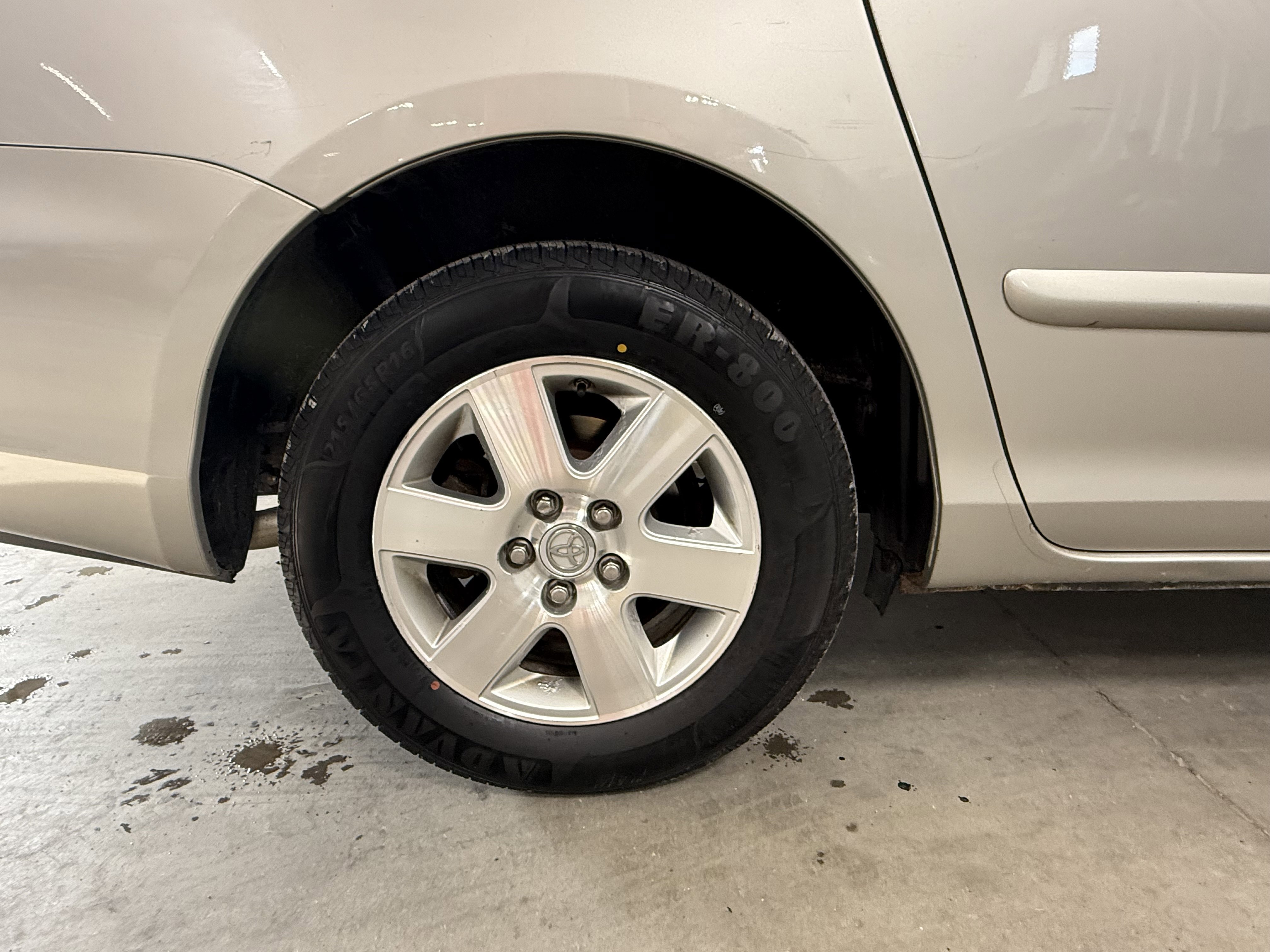 2008 Toyota Sienna LE photo 4