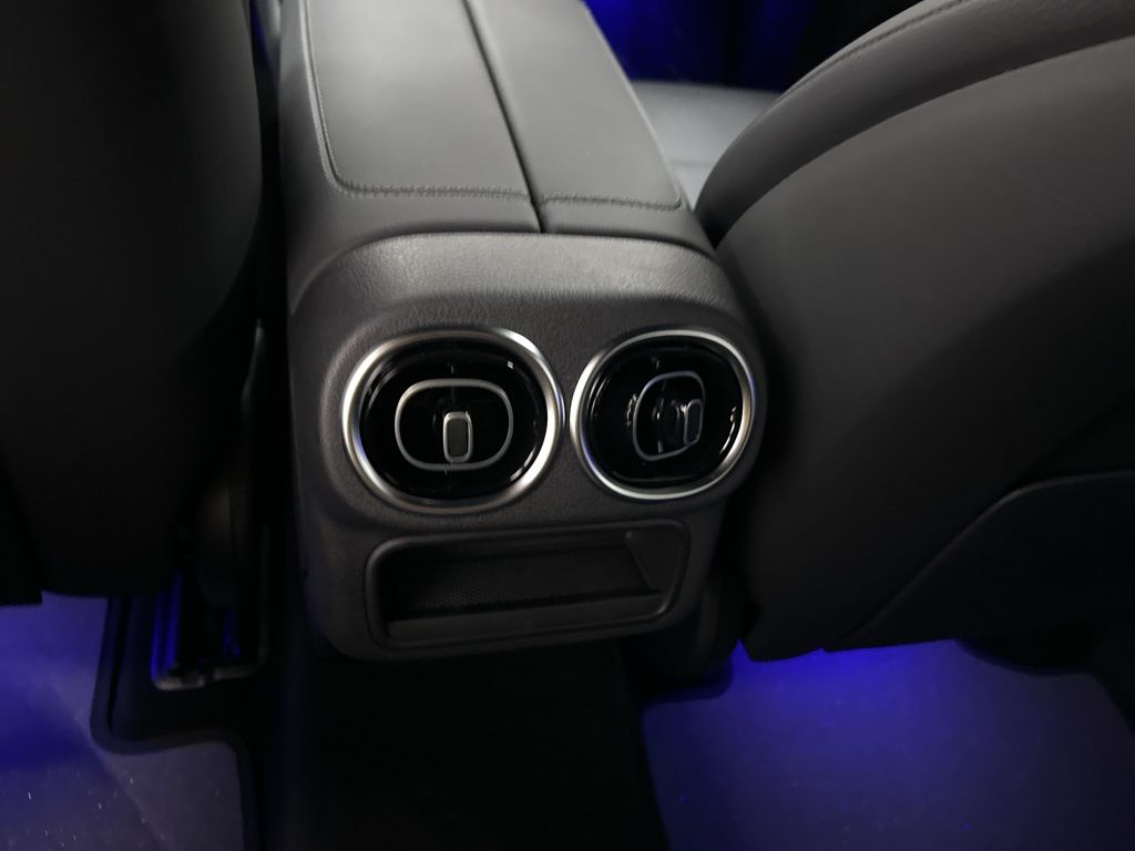 2025 Mercedes Benz GLC 300 photo 13