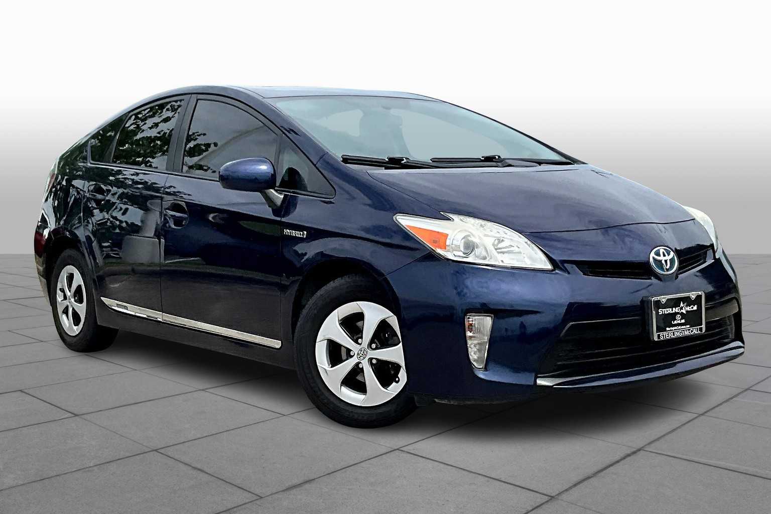 2014 Toyota Prius Three photo 2