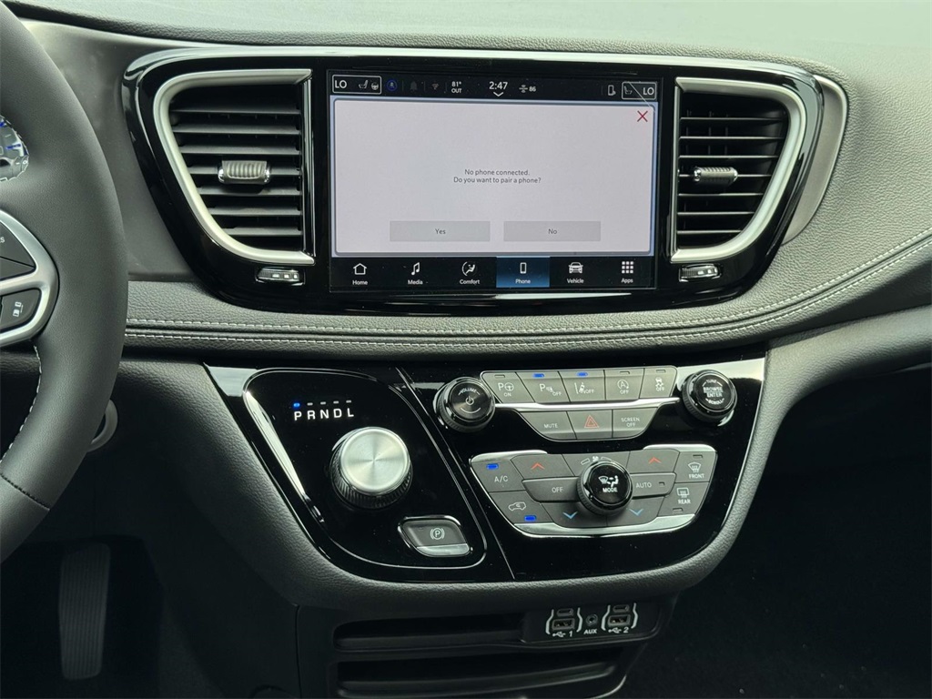 2025 Chrysler Pacifica photo 3