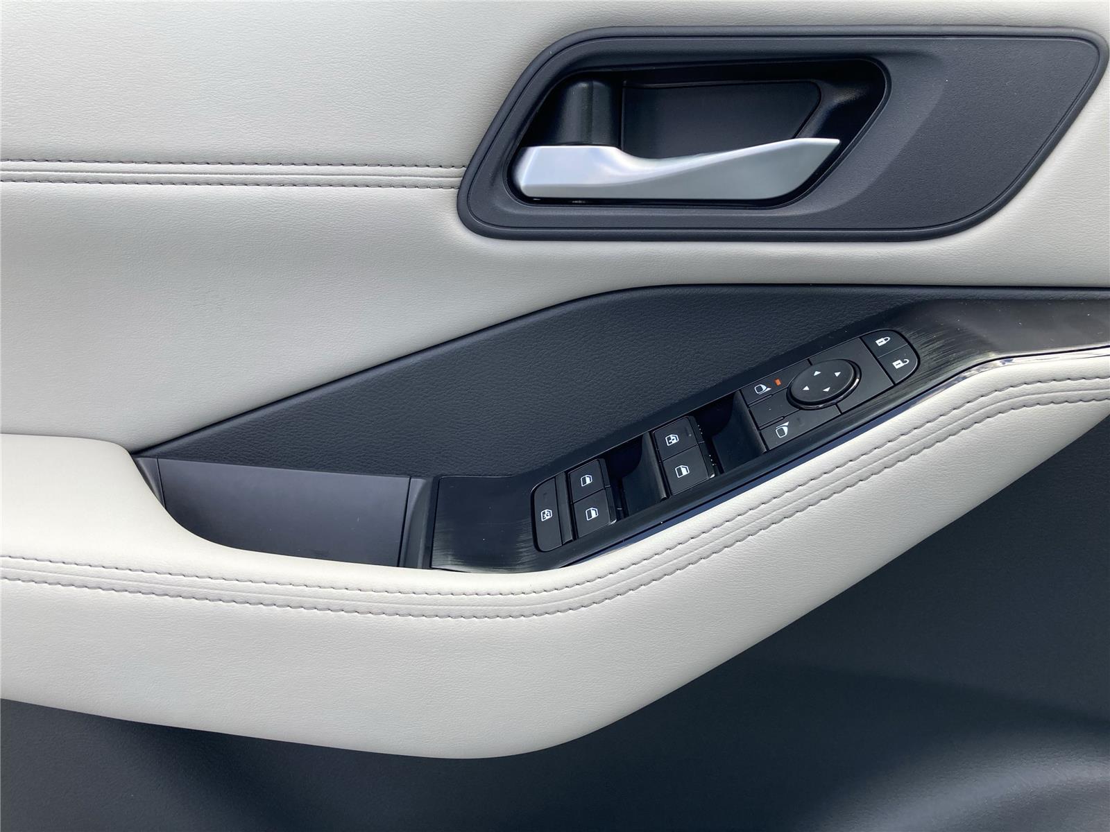 2026 Nissan Rogue SV photo 23