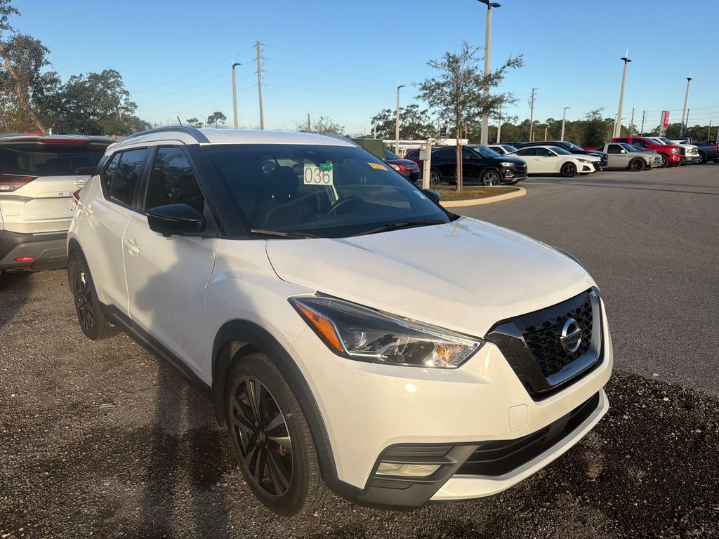 2020 Nissan Kicks SR photo 3