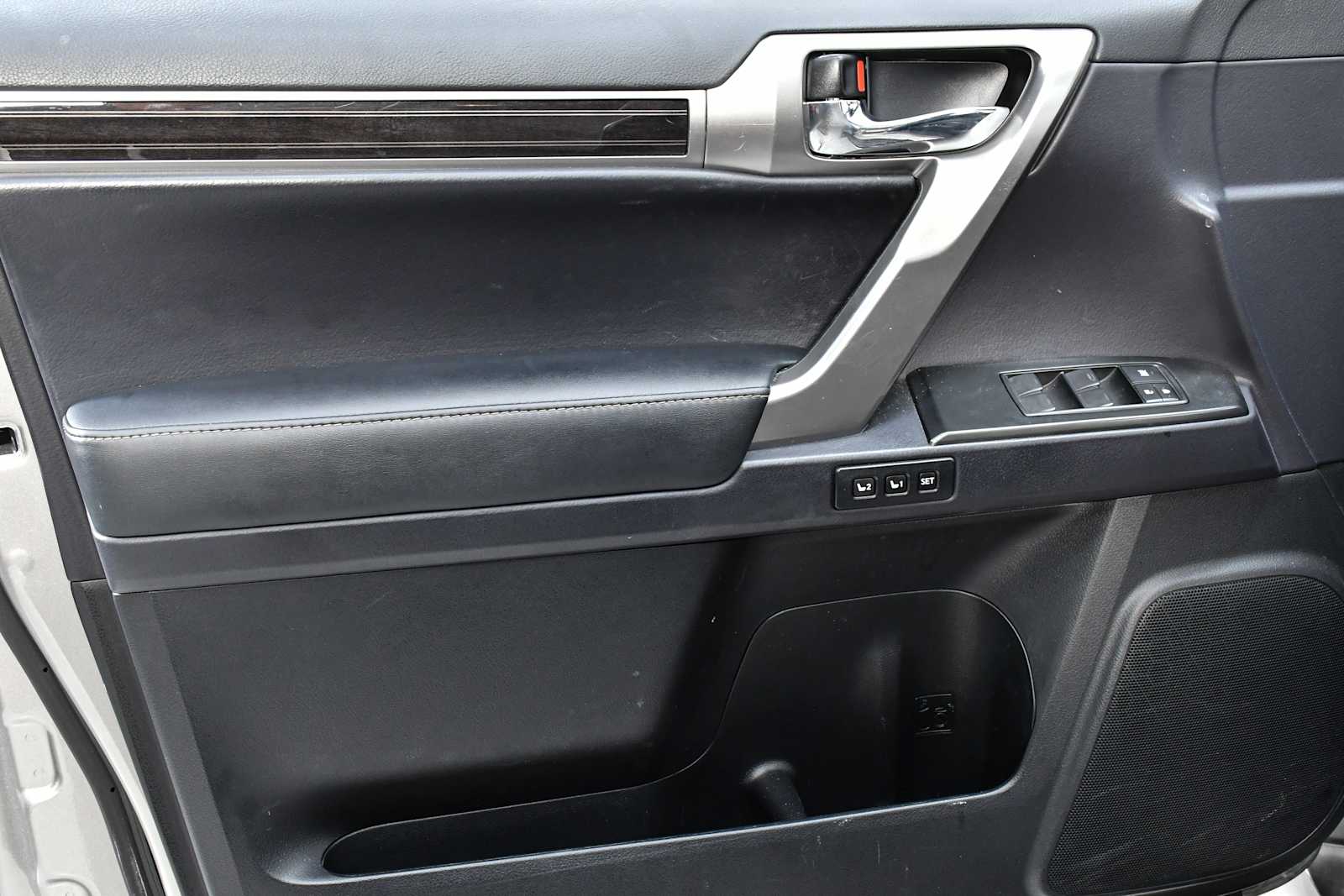 Certified Used 2023 Atomic Silver Lexus 460 Premium image 15