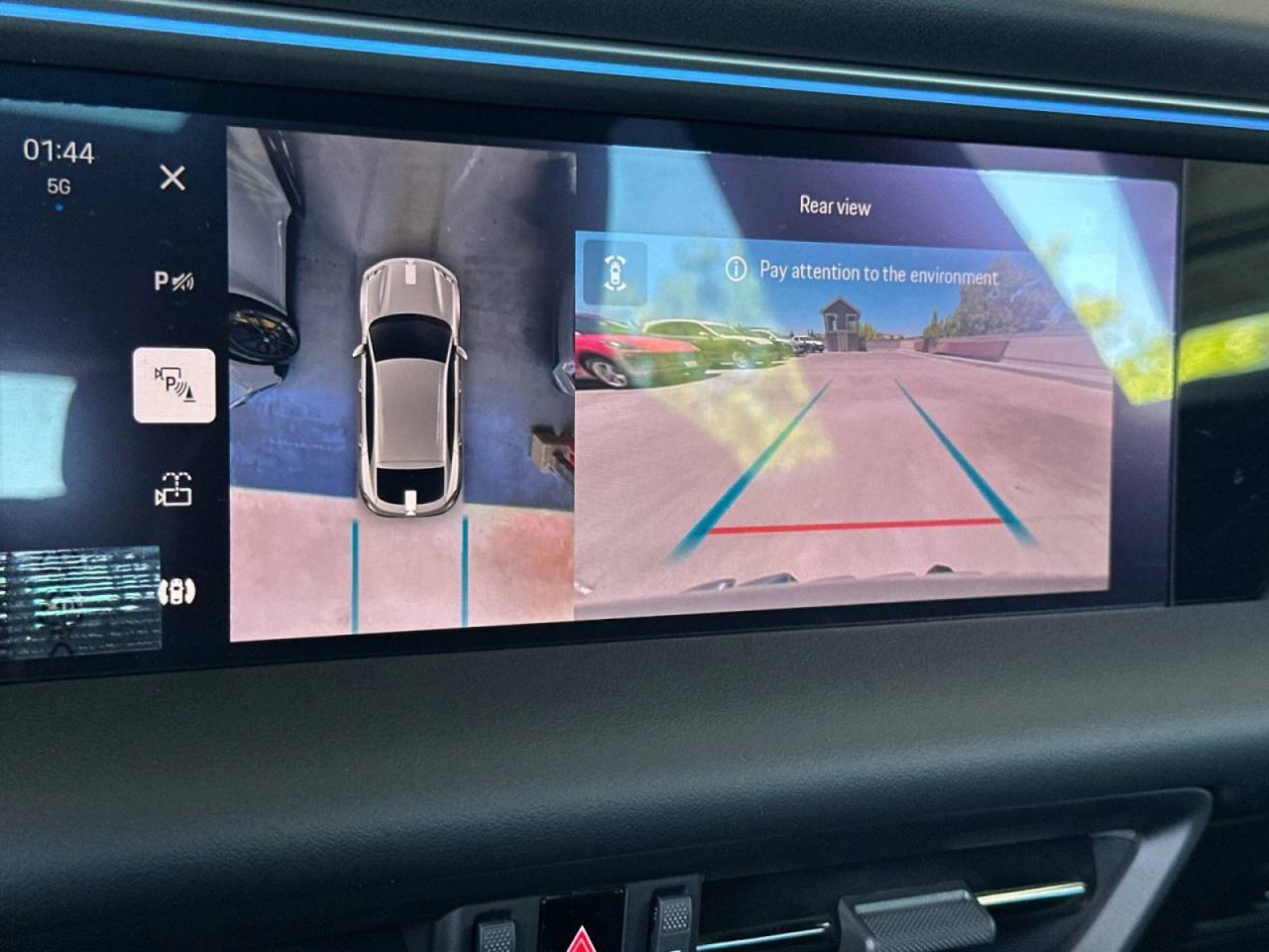 2025 Porsche Macan Electric photo 18