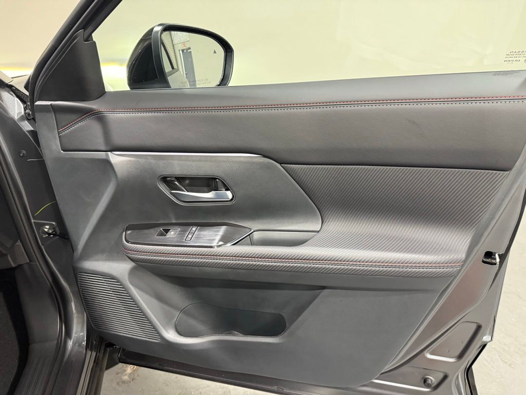 2026 Nissan Kicks SR photo 19