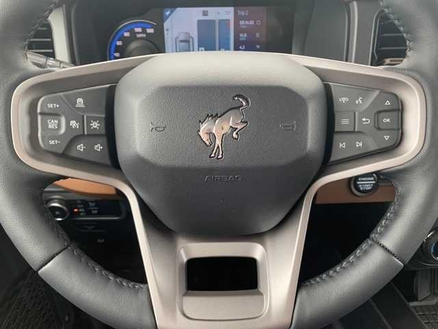 2024 Ford Bronco Outer Banks photo 9