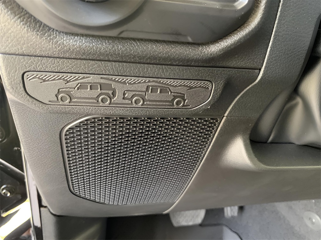 2025 Jeep Wrangler Willys photo 27