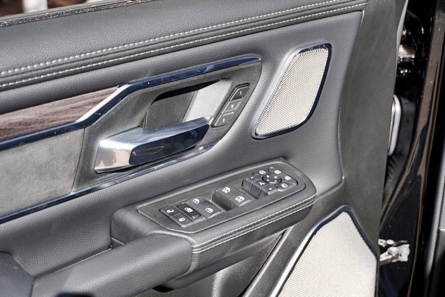 New 2026 Diamond Black Crystal Pearl-Coat Exterior Paint RAM Laramie image 30