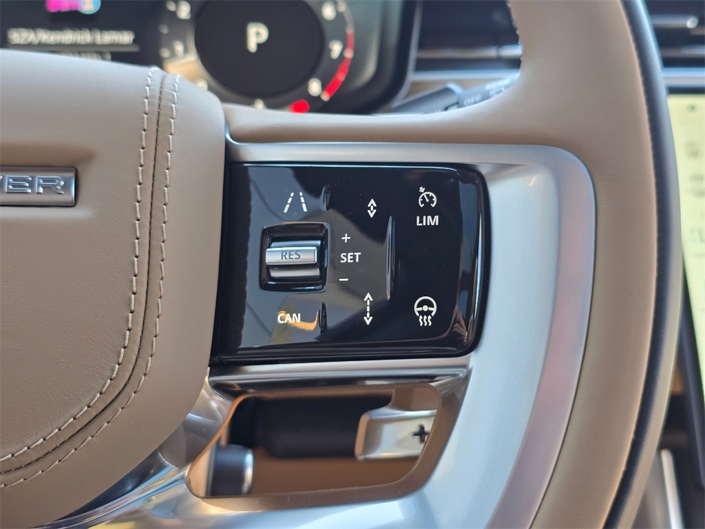2025 Land Rover Range Rover SE photo 17