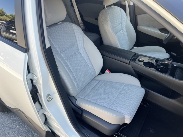 2023 Nissan Rogue SV photo 12