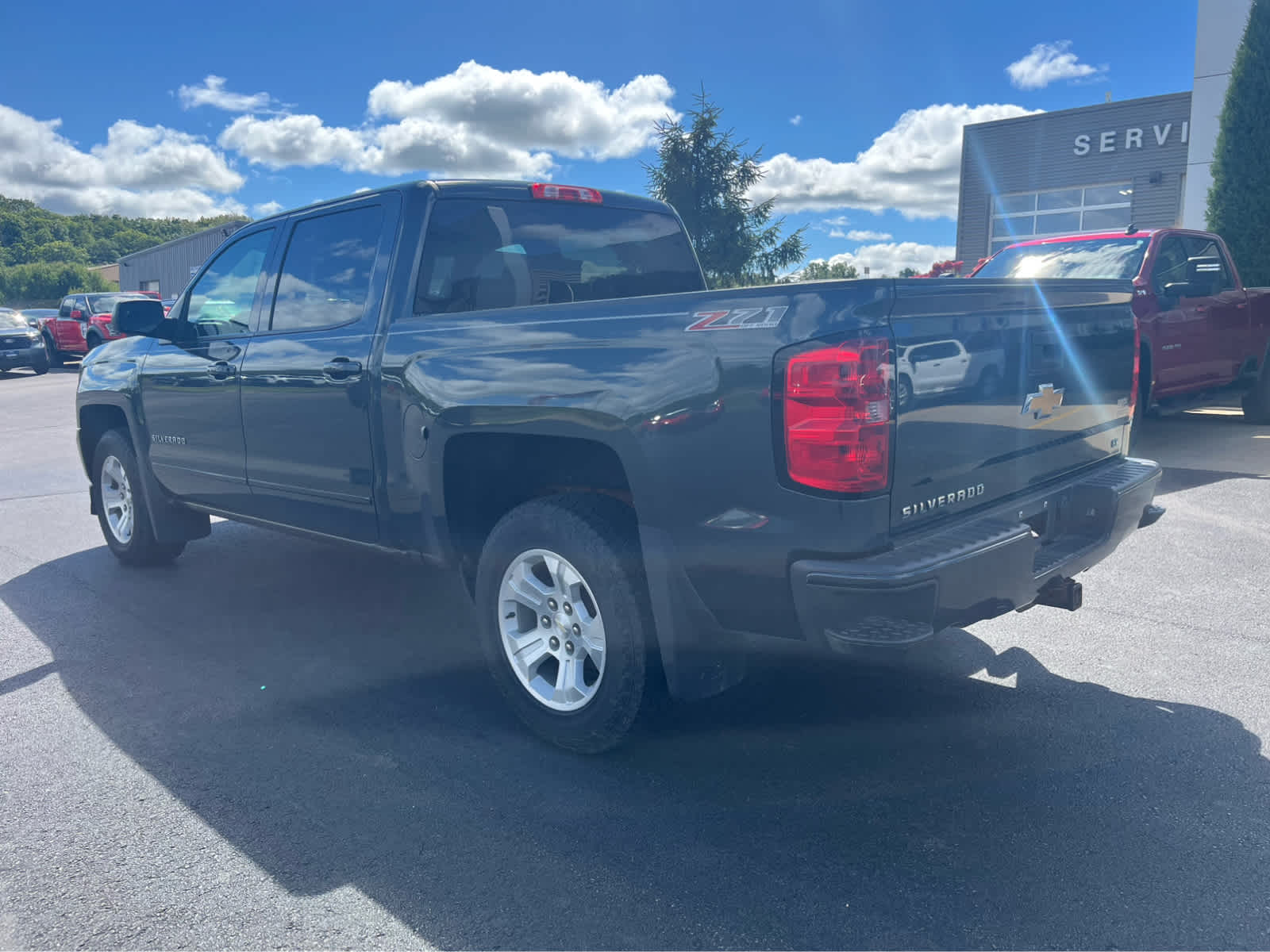 2017 Chevrolet Silverado 1500 LT photo 4